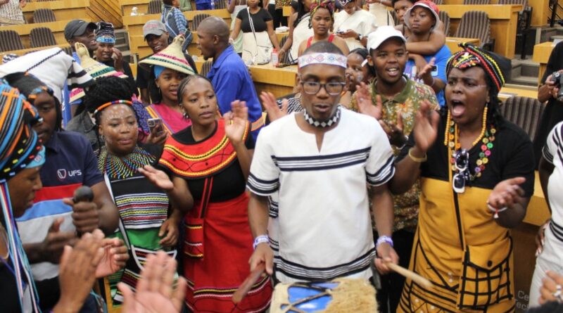 Ubumhle umsitho wokusungulwa kwe-Embo Society eCUT 
